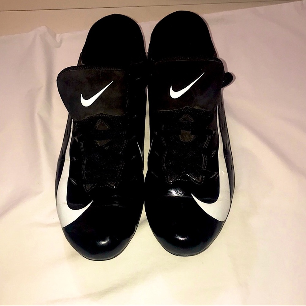 Nike size 10.5 men’s Vapor Football  🏈 Cleats. BRANDNEW wore1 day for signup !